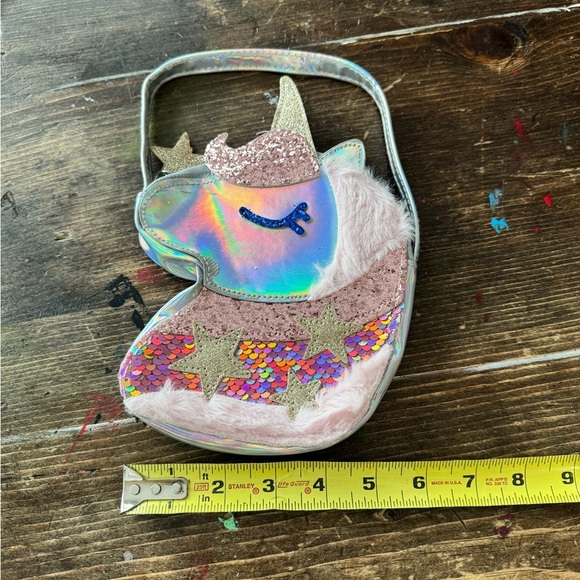 Cute little metallic unicorn purse!NWOT purchased 4 a movie prop but wasn’t used - Picture 2 of 6
